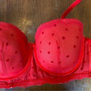 Parfait strapless bra- Short lived holiday collection. 32G UK, 32I US
1 Red